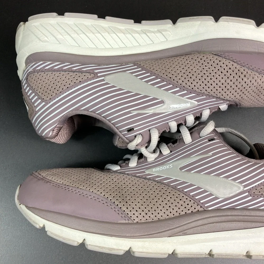 Brooks Addiction Walker Athletic Outdoor Sneaker Shoes Women’s size‎ 8 D